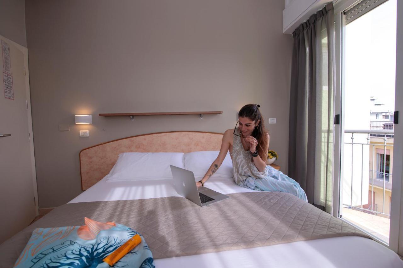 Hotel Holland Rimini Dış mekan fotoğraf