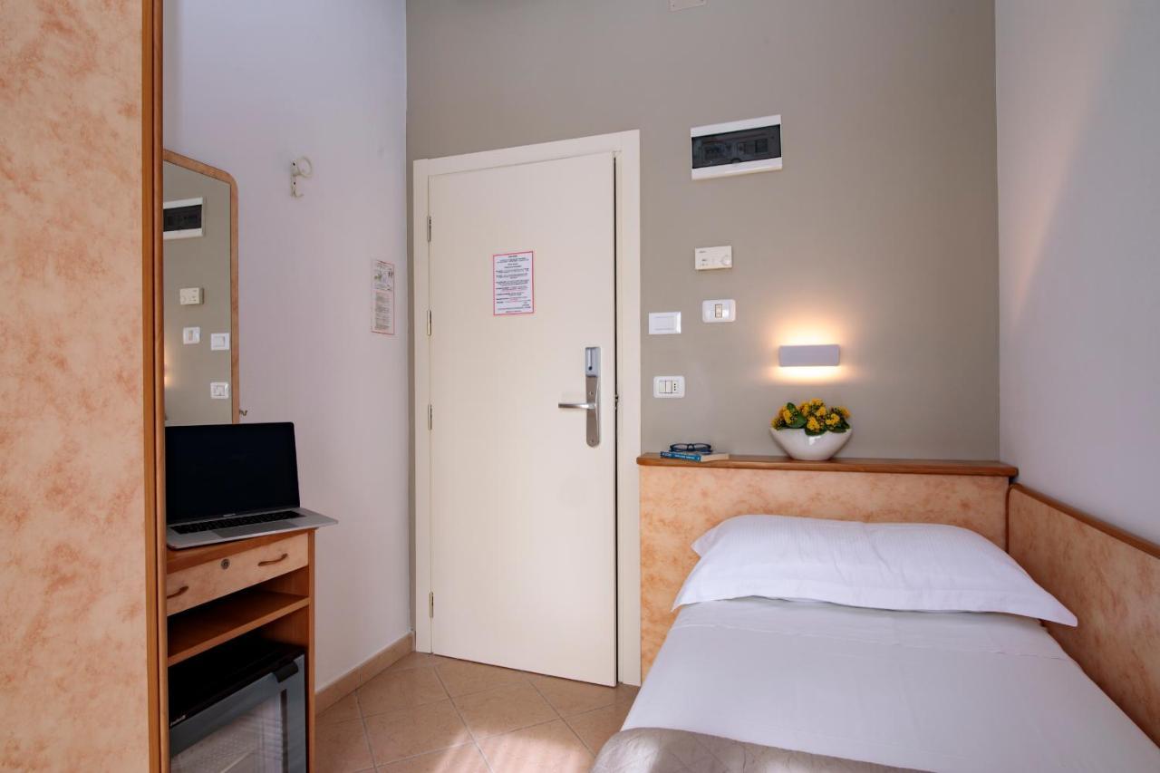 Hotel Holland Rimini Dış mekan fotoğraf